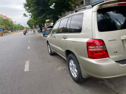 ឡានស្អាត មិនមានបុកប៉ះ