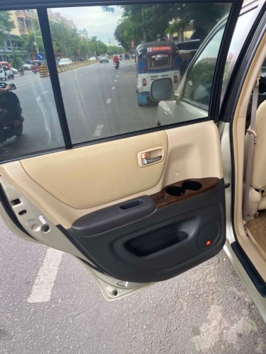 ឡានស្អាត មិនមានបុកប៉ះ