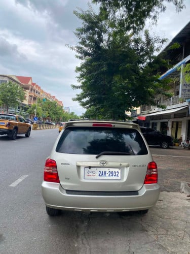 ឡានស្អាត មិនមានបុកប៉ះ