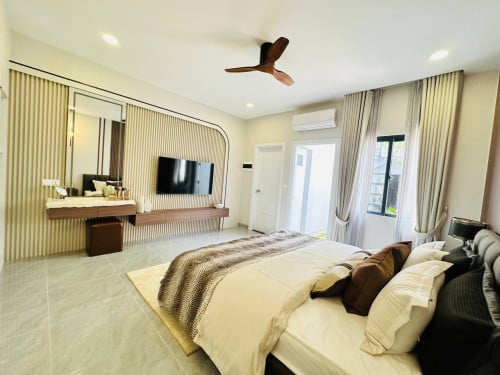 ម្ចាស់ផ្ទាល់