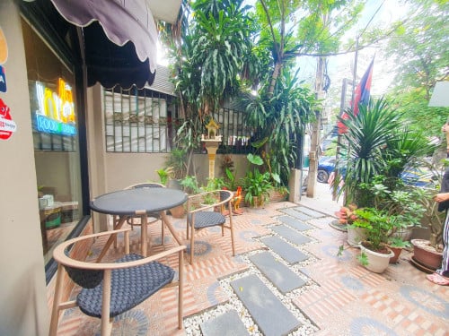 ហាងកាហ្វេជួល ទីតាំងល្អស្ថិតនៅជិតស្តាត់អូឡាំពិក