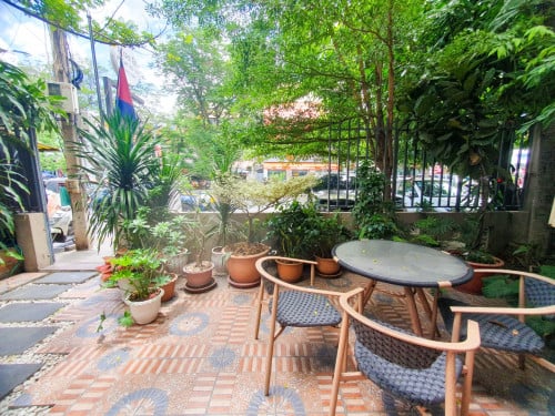 ហាងកាហ្វេជួល ទីតាំងល្អស្ថិតនៅជិតស្តាត់អូឡាំពិក