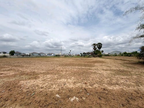 ដីជាប់ក្រោយបុរីប្លុកទីប្រជុំជនកុះករ_លក់បន្ទាន់