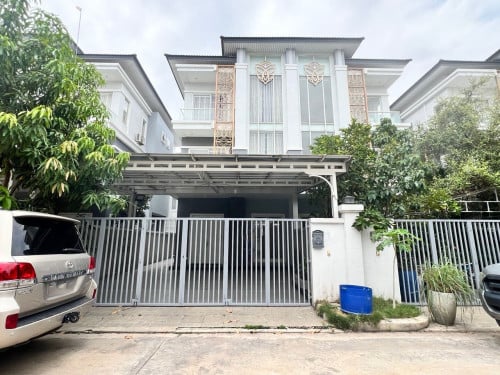 វីឡាភ្លោះសម្រាប់ជួល(បុរីវ៉ារីណា សែនសុខ)