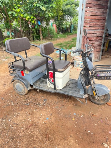 ម៉ូតូកង់បីលក់ធូៗអត់អ្នកប្រើចង់លក់វិញ