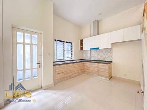 ផ្ទះអាជីវកម្មក្នុងបុរី ប៉េងហួត បឹងស្នោ សម្រាប់លក់