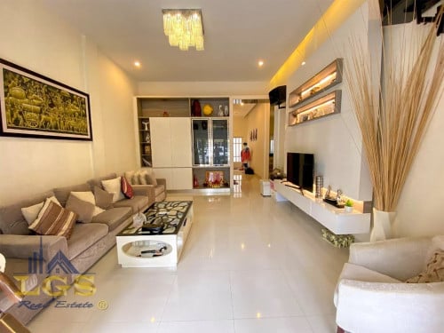 ផ្ទះអាជីវកម្ម ទុកសម្ភារមួយចំនួនជូន ​សម្រាប់លក់!!! ️ទីតាំងបុរី ប៉េងហួតបឹងស្នោរ ផ្លូវជាតិលេខ១.
