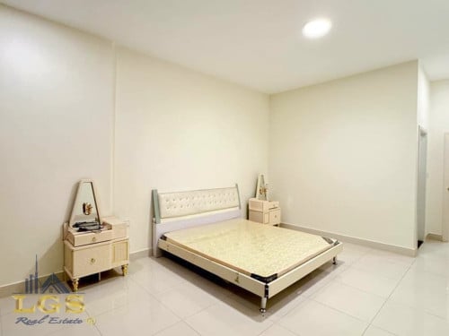 ផ្ទះអាជីវកម្ម ទុកសម្ភារទាំងអស់ជូន ​សម្រាប់លក់!!! ️ទីតាំងបុរី ប៉េងហួតបឹងស្នោរ ផ្លូវជាតិលេខ១.