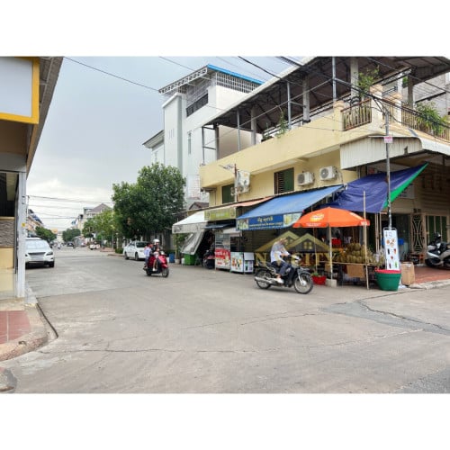 ផ្ទះលក់ ទីតាំងក្នុងបុរី លីមឈាងហាក់ (ចំការដូង)