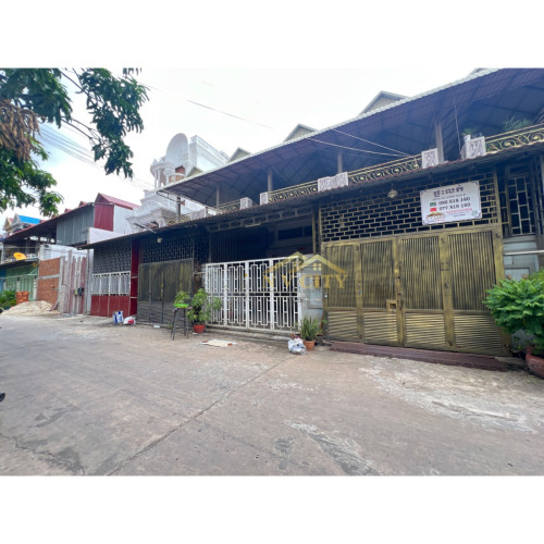 ផ្ទះលក់ ទីតាំងក្នុងបុរី សំបួរមាស (ចំការដូង)