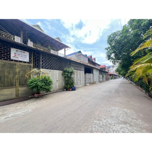 ផ្ទះលក់ ទីតាំងក្នុងបុរី សំបួរមាស (ចំការដូង)