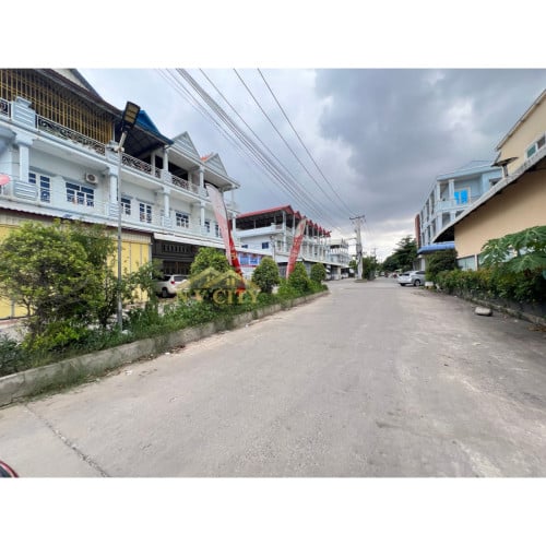 ផ្ទះលក់ ទីតាំងក្នុងបុរី សំបួរមាស (ចំការដូង)