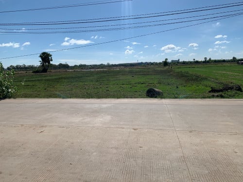 ដីលក់ជិតវត្តភ្នៀត