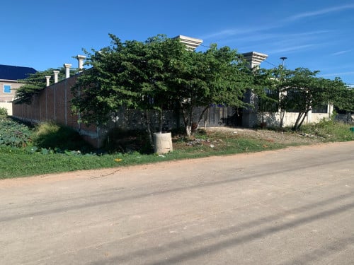 ដីលក់ ជិតវត្តភ្នៀត