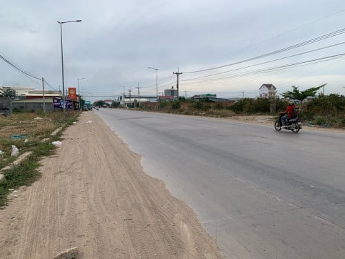 ដីលក់លើផ្លូវ ឌី ប៉ុក