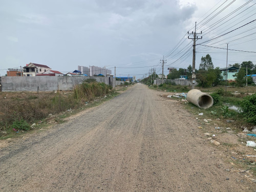 ដីផ្លូវបួន ជុំវិញនៅឃ្មួញ
