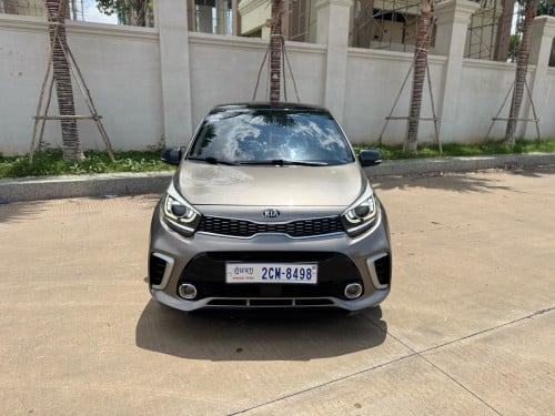 សូមបញ្ជាក់ ឡាននេះខ្ញុំបាទទំលាក់មកកូរ៉េជិះផ្ទល់ខ្លួនអែង ឡានតុបតែងហេីយស្អាត់ តំលៃចចារបាន