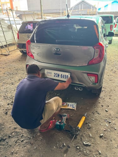 សូមបញ្ជាក់ ឡាននេះខ្ញុំបាទទំលាក់មកកូរ៉េជិះផ្ទល់ខ្លួនអែង ឡានតុបតែងហេីយស្អាត់ តំលៃចចារបាន