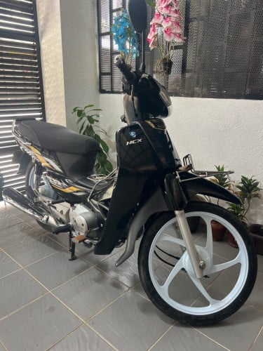 ម៉ូតូស្អាតសាណុំ កាតគ្រីក្រុមហ៊ុន