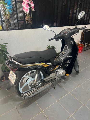 ម៉ូតូស្អាតសាណុំ កាតគ្រីក្រុមហ៊ុន
