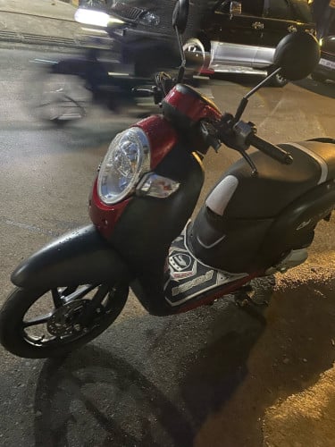 មានក្រដាស់