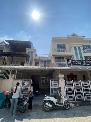ផ្ទះវីឡារជួលជិតផ្សារឈូកមាស