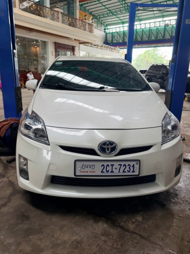 ចង់លក់ឡានព្រូស 010 options 2 15800$ ចចារ