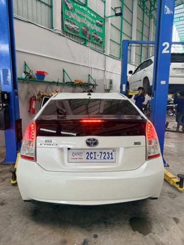 ចង់លក់ឡានព្រូស 010 options 2 15800$ ចចារ