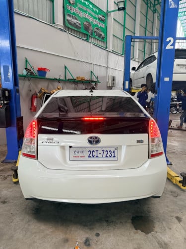 ចង់លក់ឡានព្រូស 010 options 2 15800$ ចចារ