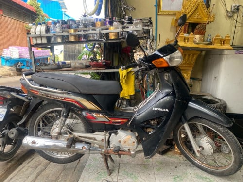 ម៉ូតូ013 មានកាតគ្រីម៉ាសុីនរួចតម្លៃ730$ ចចារ 017240800. 016903695