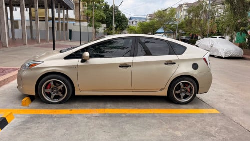 ឡានម្ចាស់ចង់ 13700$