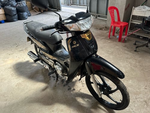 ម៉ូតូម្ចាសដើម លក់មានពន្ទត្រឹមត្រូវ 1650$ចរចា telegram 069716902