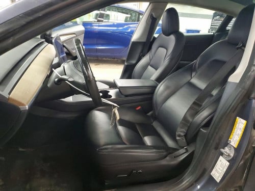 Tesla 3. 2022 សាង 18600$