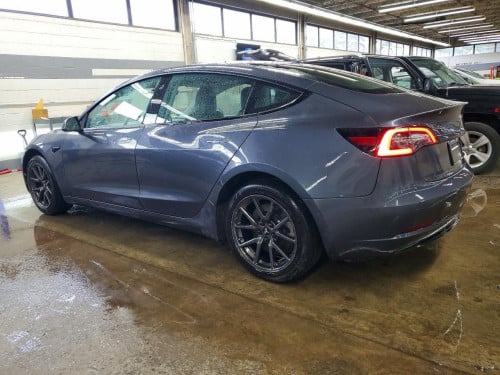 Tesla 3. 2022 សាង 18600$