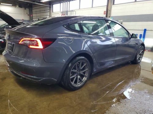 Tesla 3. 2022 សាង 18600$
