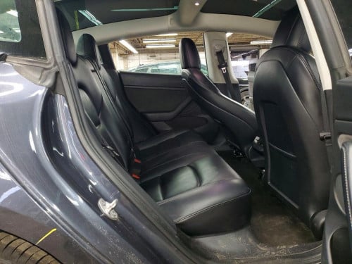 Tesla 3. 2022 សាង 18600$