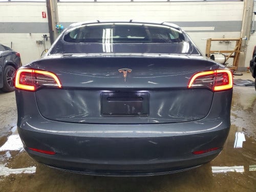 Tesla 3. 2022 សាង 18600$