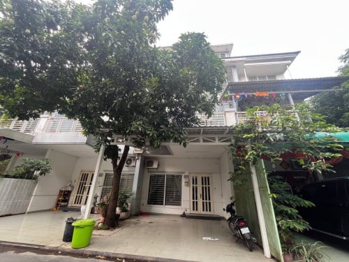 វីឡាកូនកាត់ជួលនៅបុរីប៉េងហួតដឹស្តា​អ៊េមឺរលដ៏ជិតអ៊ីអន2/ Villa Rent Peng Huoth Star Emerald Near ÆON2