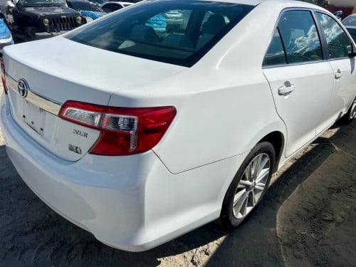 បេីក​ទូ​សប្ដាហ៍​ក្រោយ​នេះ​ 2014 TOYOTA CAMRY XLE HYBRID