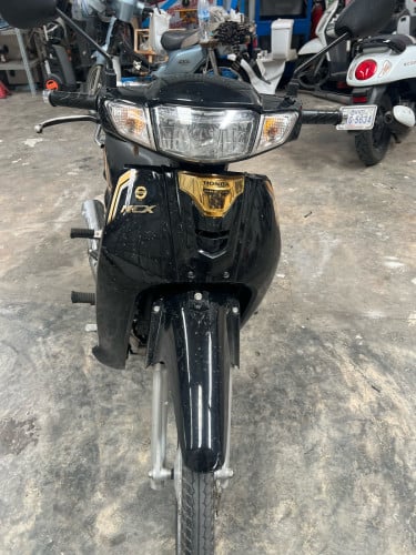 ខ្ញុំចង់លក់ម៉ូតូ2024 នៅស្អាត ជិះរាល់ថ្ងៃ