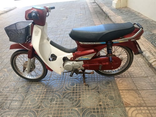 ម៉ូតូលក់ 350$ចរចារលក់ប្រញាប់លុយមានពន្ធកាតគ្រីត្រឹមត្រូវម៉ាសុីនស្ងាត់ជិស្រួល