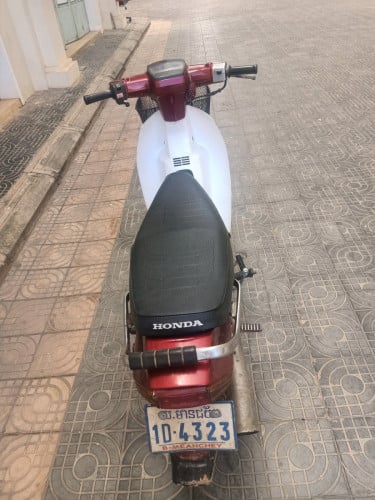 ម៉ូតូលក់ 350$ចរចារលក់ប្រញាប់លុយមានពន្ធកាតគ្រីត្រឹមត្រូវម៉ាសុីនស្ងាត់ជិស្រួល