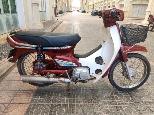ម៉ូតូលក់ 350$ចរចារលក់ប្រញាប់លុយមានពន្ធកាតគ្រីត្រឹមត្រូវម៉ាសុីនស្ងាត់ជិស្រួល