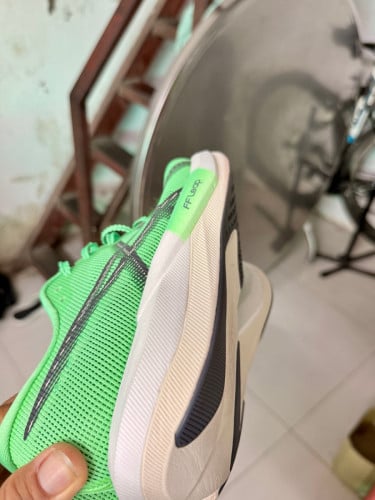 ស្បែងជើងថ្មីលេខ42