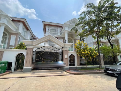 វីឡាព្រីន សម្រាប់លក់នៅក្នុងបុរីប៉េងហួត50m