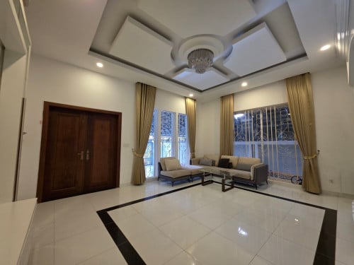 វីឡាភ្លោះសម្រាប់ជួលនៅបុរី វិមានភ្នំពេញ ផ្លូវ598 (សម្ភារះពេញ)