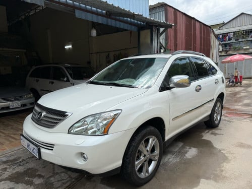 ឡាន​ថ្មី​ម្ចាស់​ដេីមមិនប៉ះមិនបុក​ កង់ថ្មីធានាជូនអាគុយABS