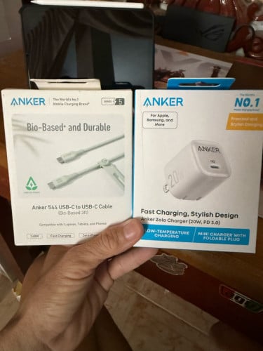 ឆ្នាំសាក Anker 20W និង ខ្សែរ