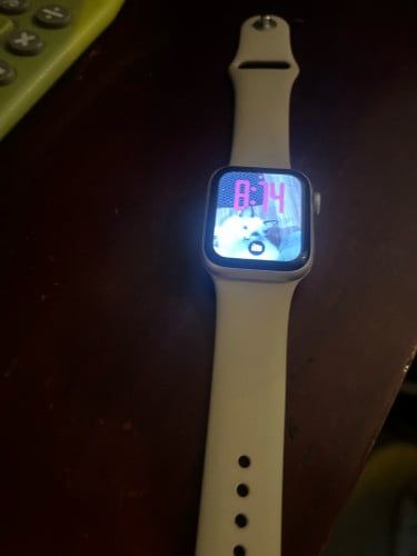 ចំណងជើង: លក់ Apple Watch SE 2 (40mm) មួយទឹក នៅស្អាតល្អ