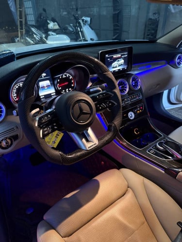 ម្ចាស់ផ្ទាល់ C300